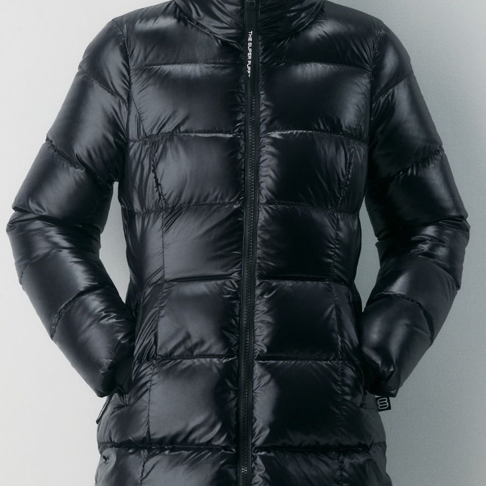 Aritzia: Black gloss SUPER SNUG Puffer mid with Fur (Limited Edition) - Picture 11 of 13